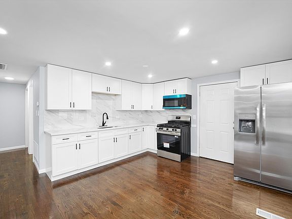 3rd image of 13228 S Rhodes Ave