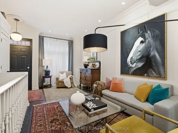 6 Old Trillium Ln, Toronto, ON M5A 4T2