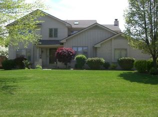 1717 Greenwich Dr, Troy, MI