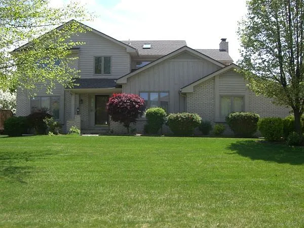 1717 Greenwich Dr photo 1