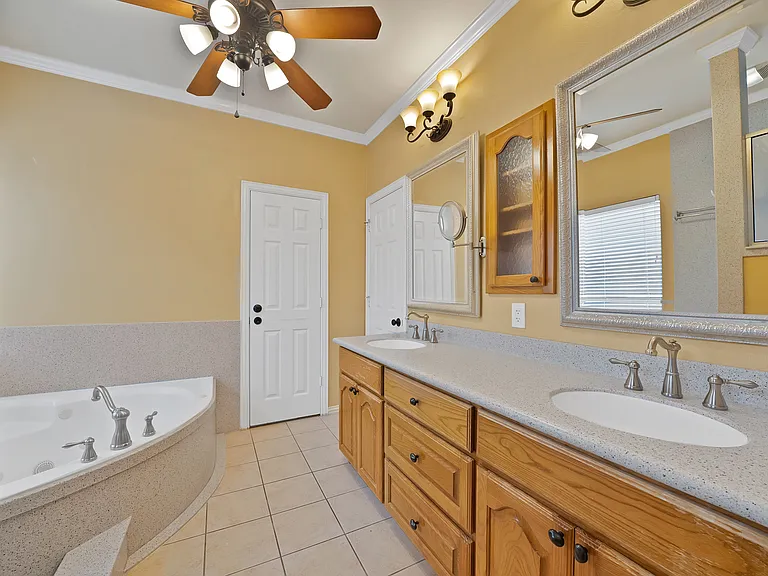 18638 Tall Oak Dr — Photo 24