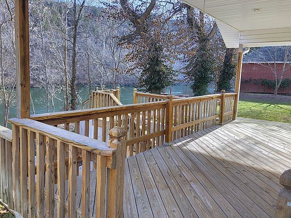3rd image of 212 Norwood Dr