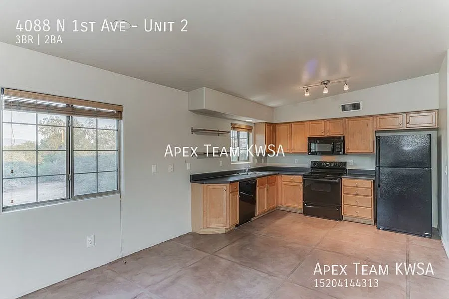 $1170 - Beautiful 3 Bed | 2 Bath Upstairs Unit Located in Campus Farm Neighborhood — Photo 4