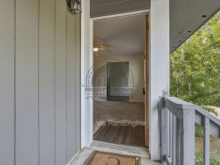 713 Pointe Ct — Photo 2