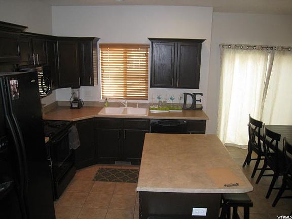 4th image of 2564 N Cypress Way