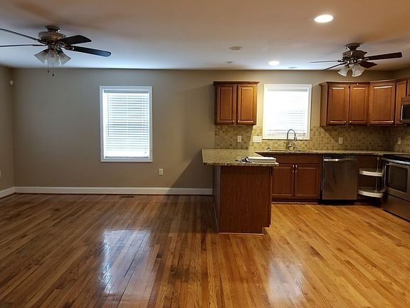 4th image of 1101 E 13th St