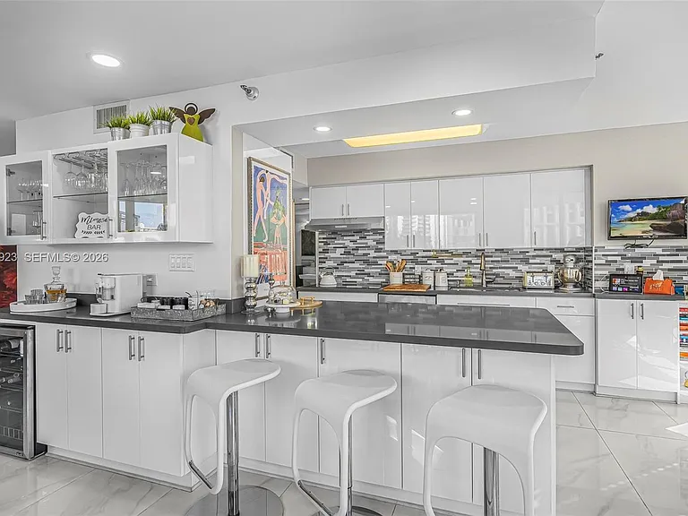 3500 Mystic Pointe Dr #604 — Photo 11