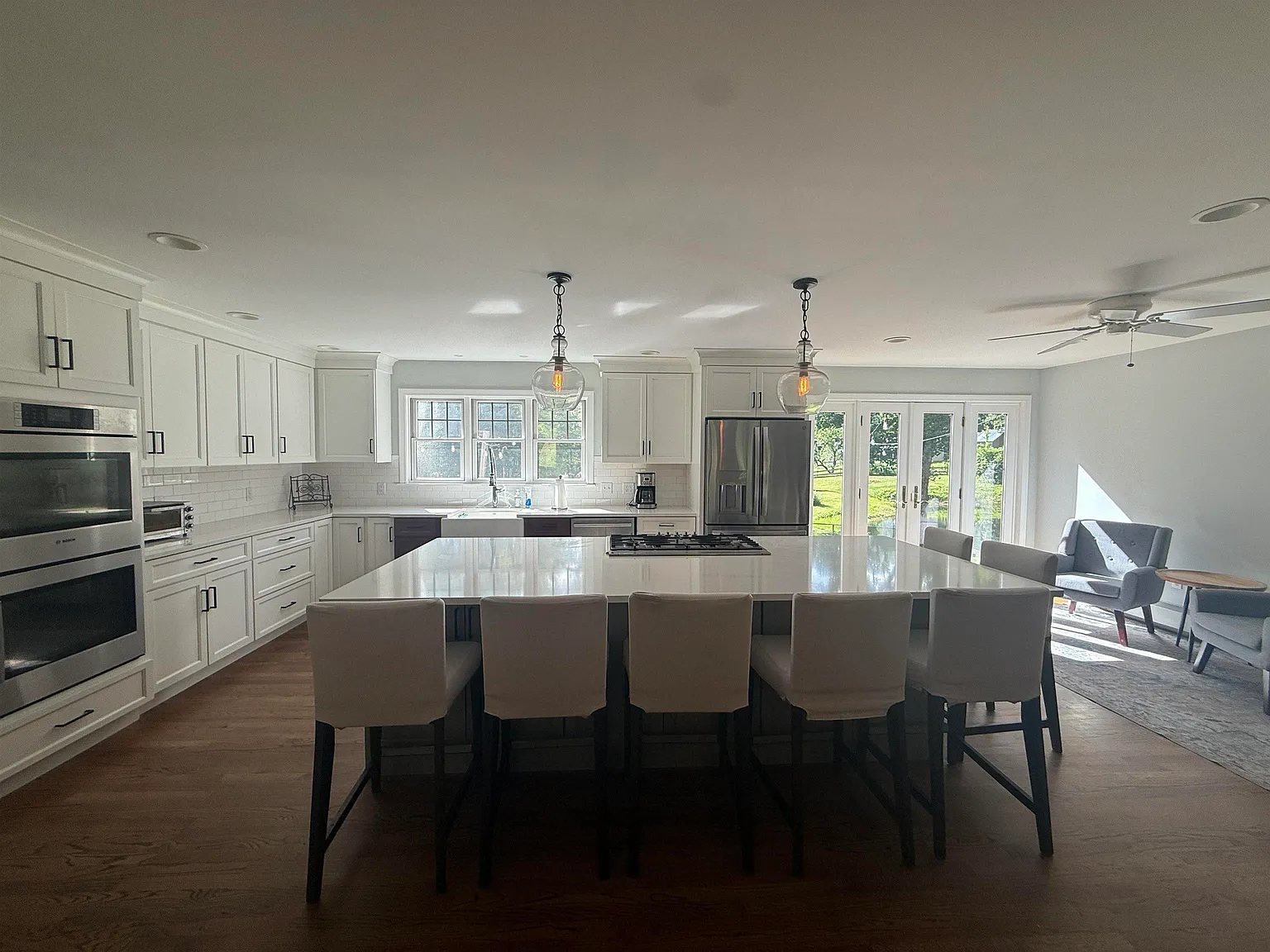 4 bed, 2.5 bath, 3400 sqft, $3,800 — Photo 4