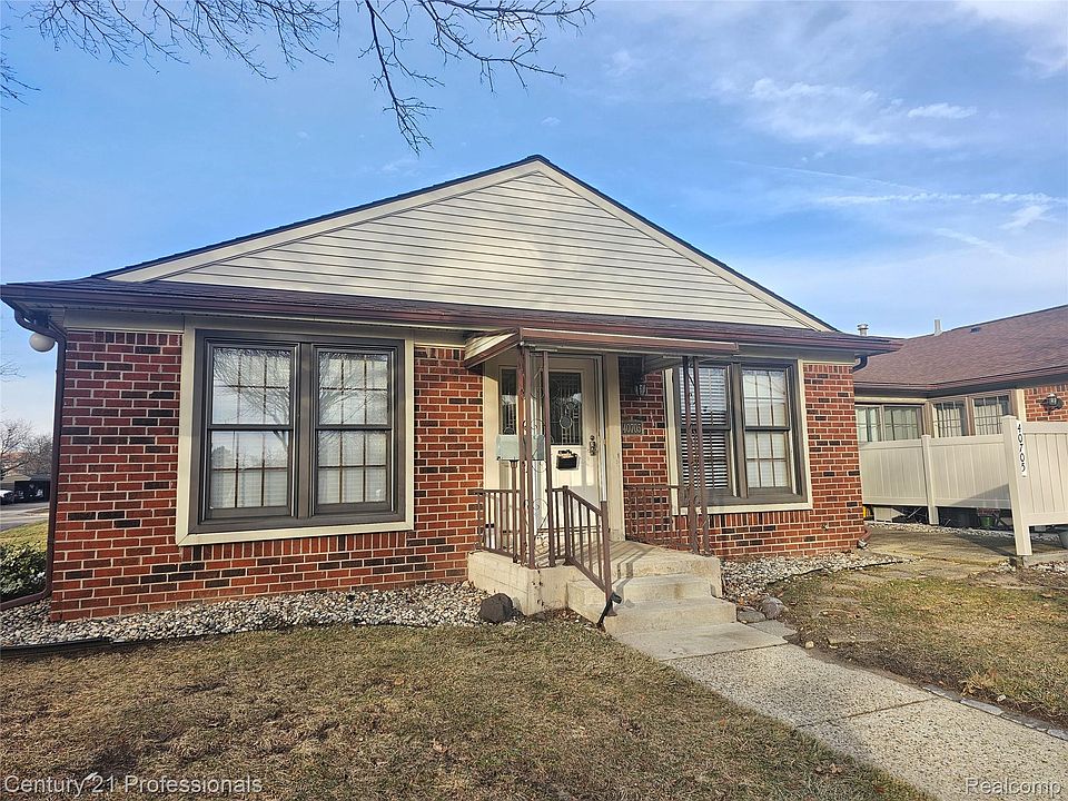 1st image of 40705 Newport Dr