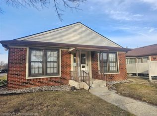 40705 Newport Dr, Plymouth, MI 48170