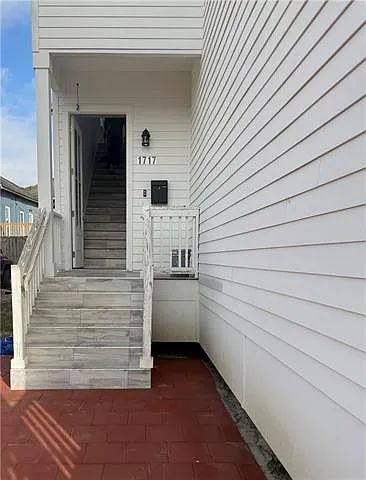 4 bed, 2.0 bath, 140 sqft, $2,200 — Photo 3