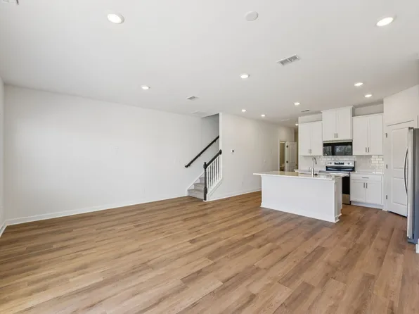 8128 Hidden Springs Trl, Charlotte, NC 28216