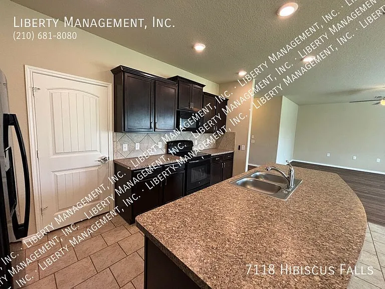 7118 Hibiscus Fls — Photo 10