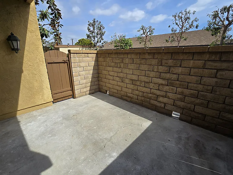 1544 #A7 - Back Patio