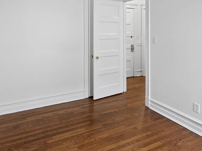 153 N Mason Ave #2W — Photo 3