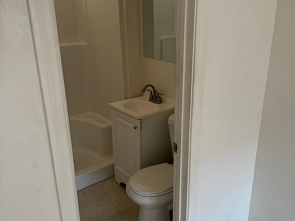 5th image of 632 W Commercial Ave #3