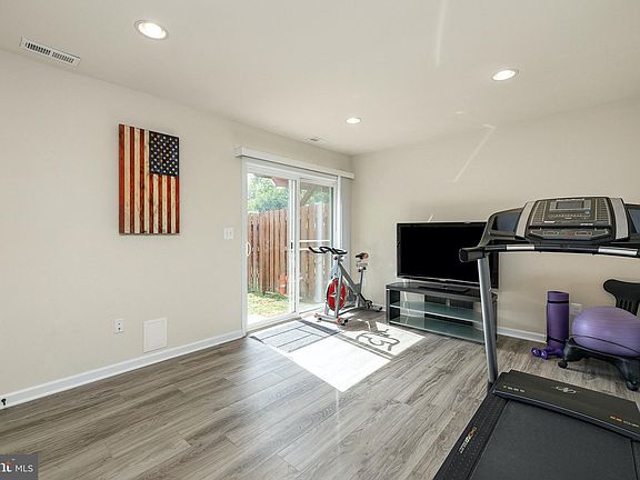 4th image of 2332 Drake Ln