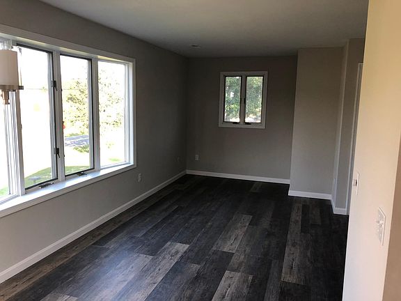 3rd image of 5558 Franklin Blvd