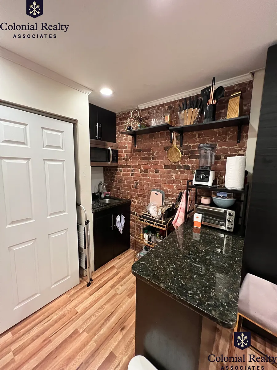 Building Photo - 1685 Beacon St #4