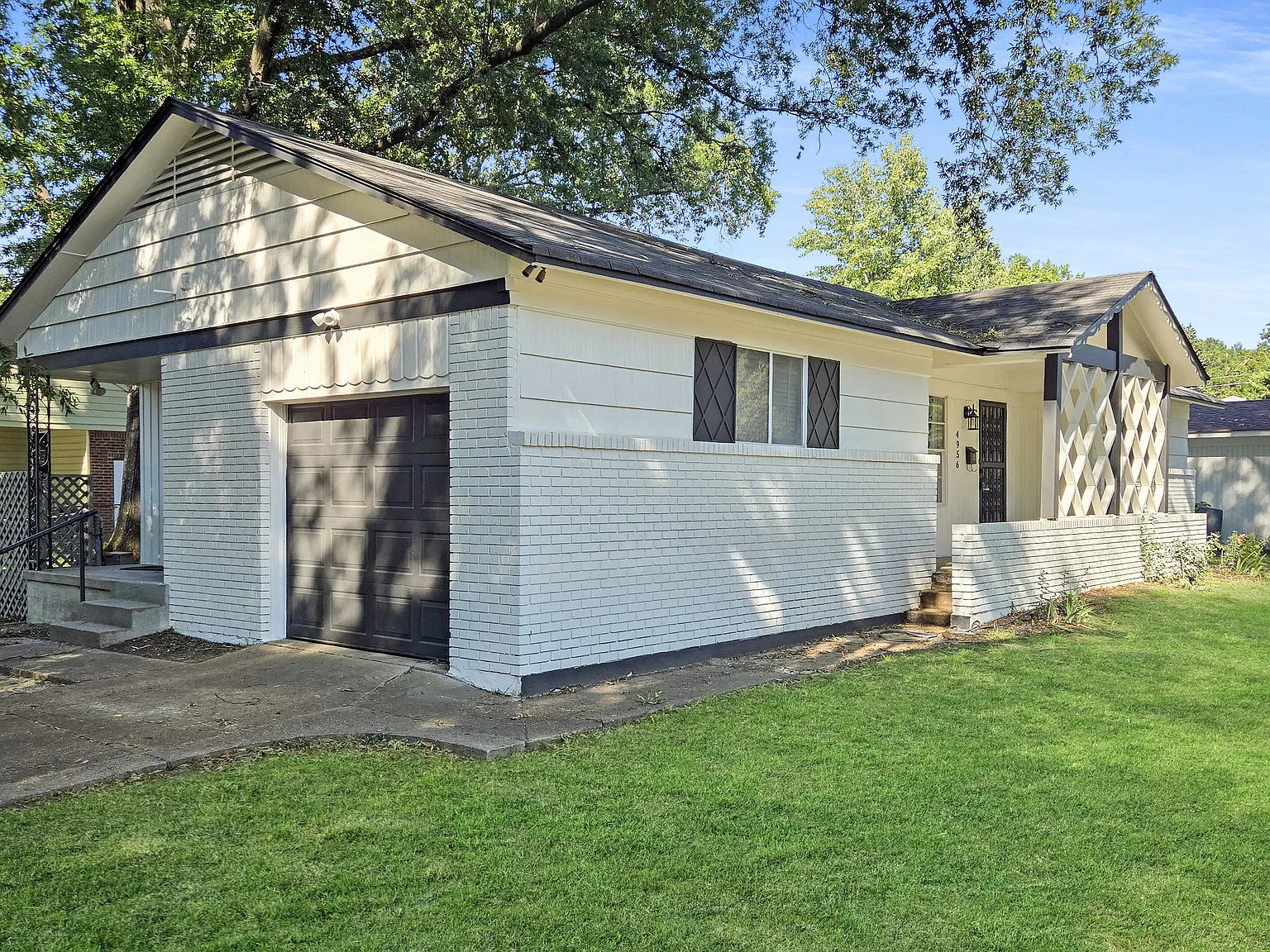 3 bed, 1.5 bath, 1001 sqft, $1,600 — Photo 2