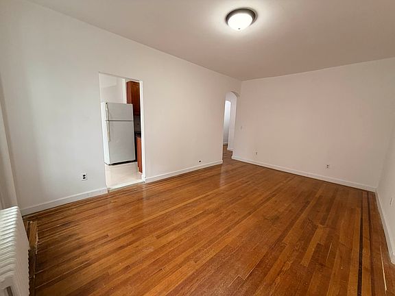 3rd image of 3620 Parsons Blvd APT 2C