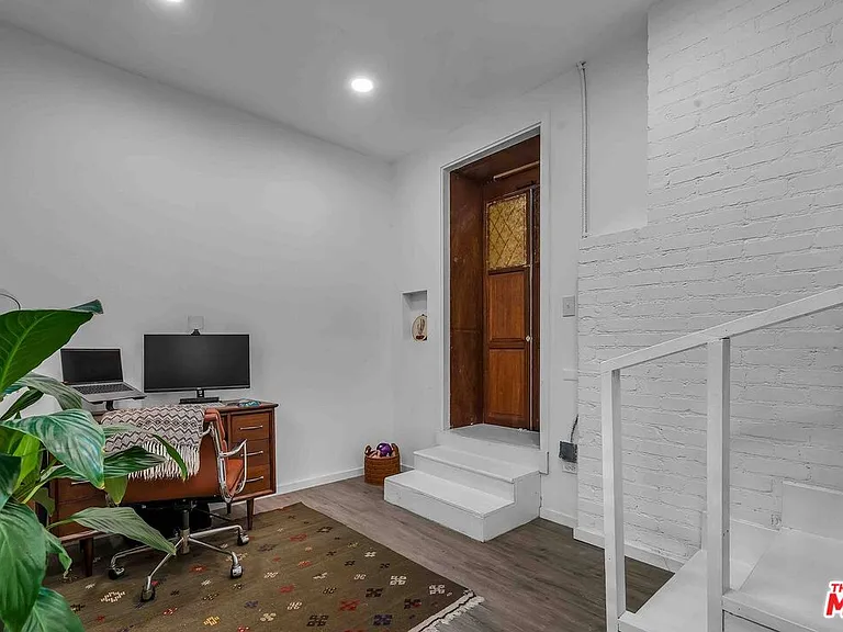 9859 Easton Dr — Photo 21