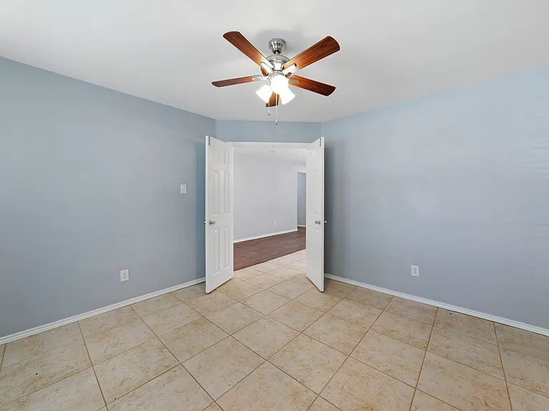 2105 Arthur St — Photo 16