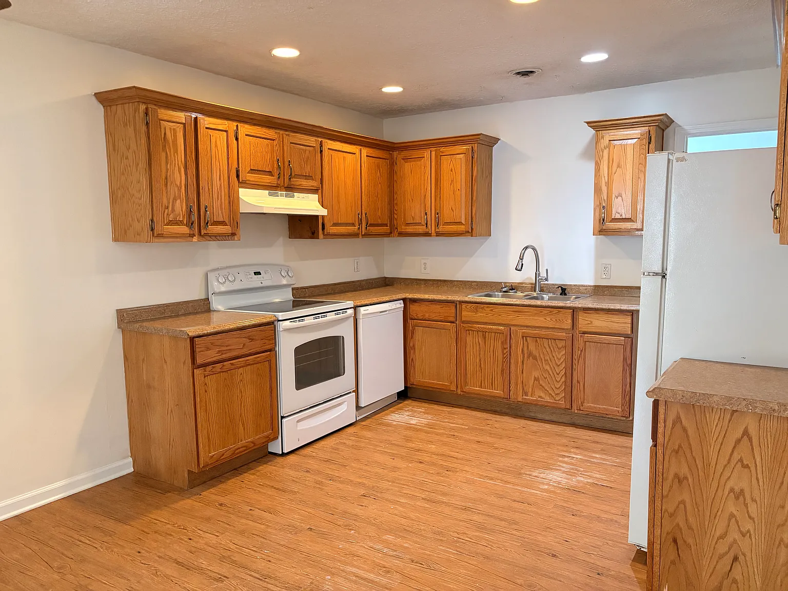 2 bed, 1000 sqft, $1,350 — Photo 3