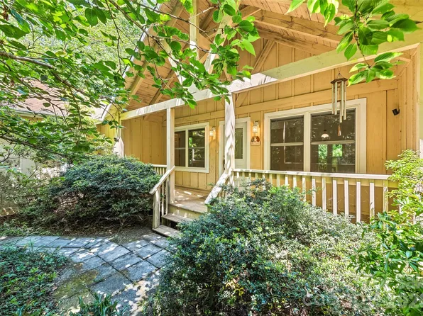 21 Winterview Trl, Hendersonville, NC 28739