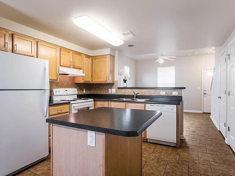 Legends Park Apartments — Photo 3