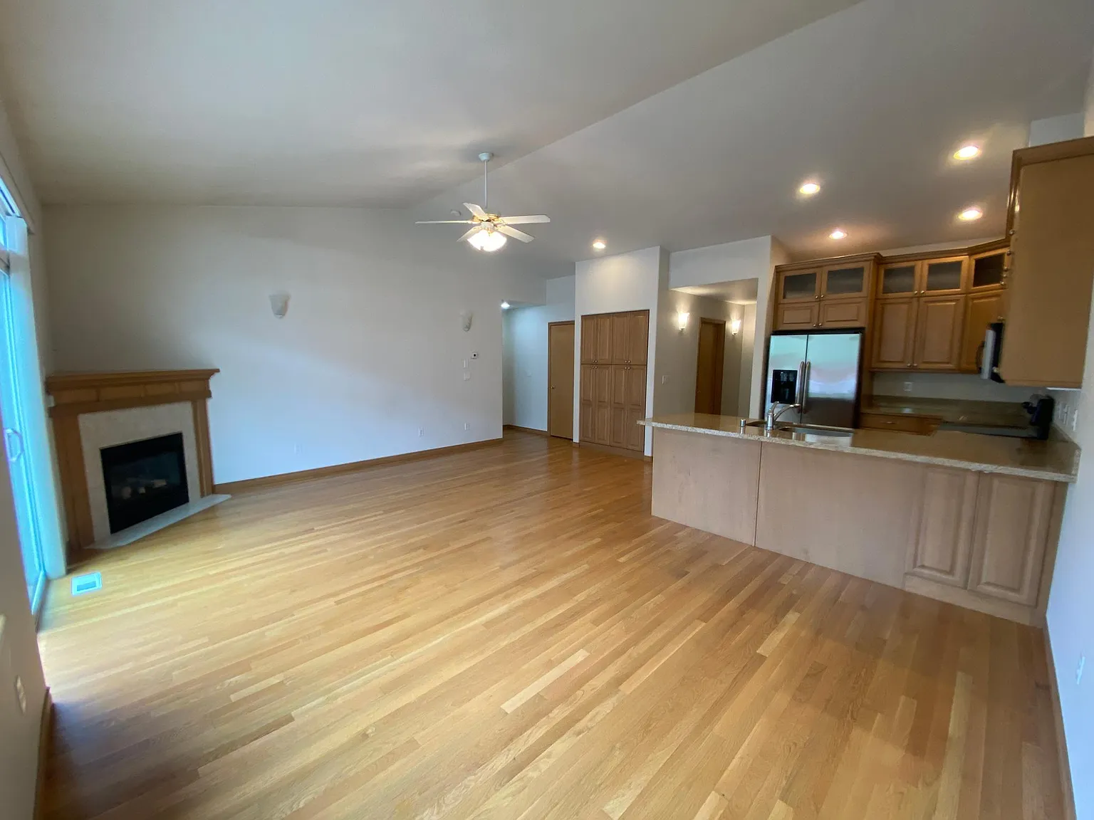 2 bed, 1183 sqft, $2,449 — Photo 3