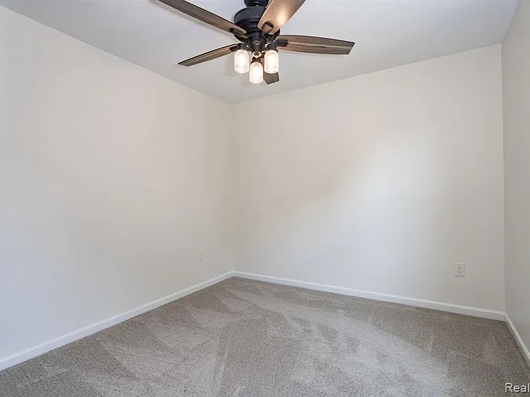 425 Knollwood Dr — Photo 23