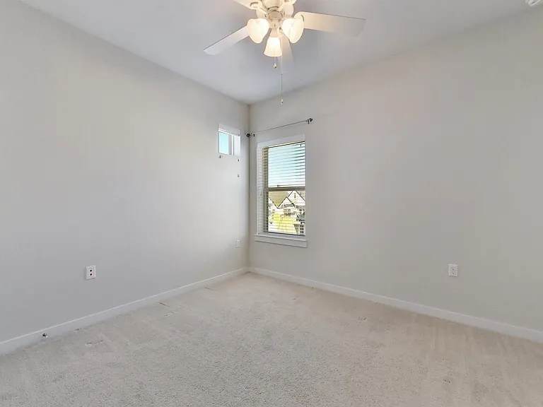 4622 Vaughan St — Photo 11