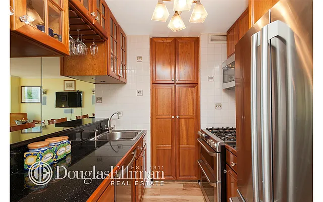 Rented by Douglas Elliman | media 28