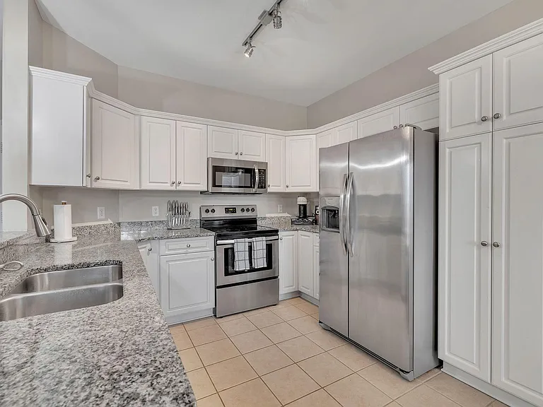 407 Normandy Cir — Photo 19