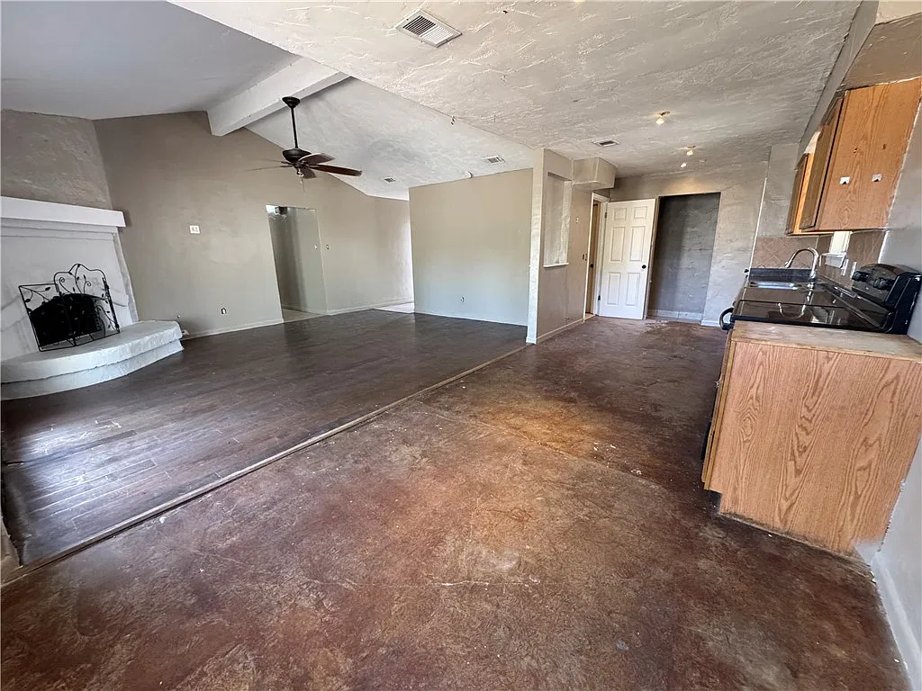 4 bed, 2.0 bath, 1534 sqft, $1,700 — Photo 4