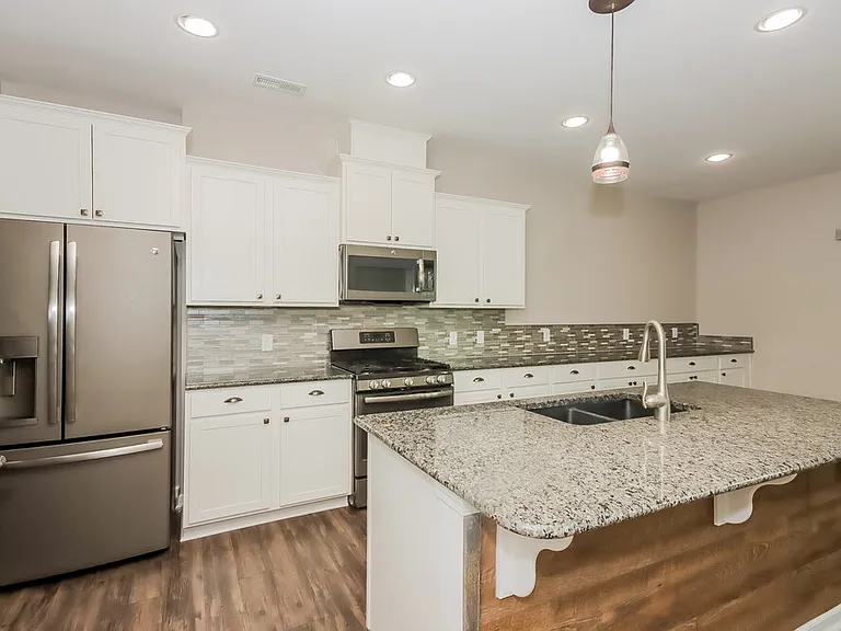 1326 Aurora Ct — Photo 10