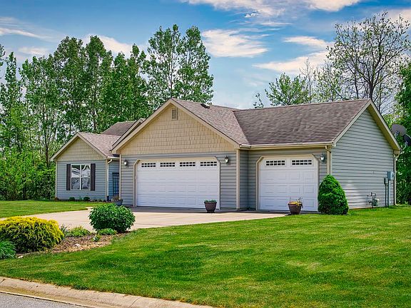 2nd image of 229 Ironwood Ln