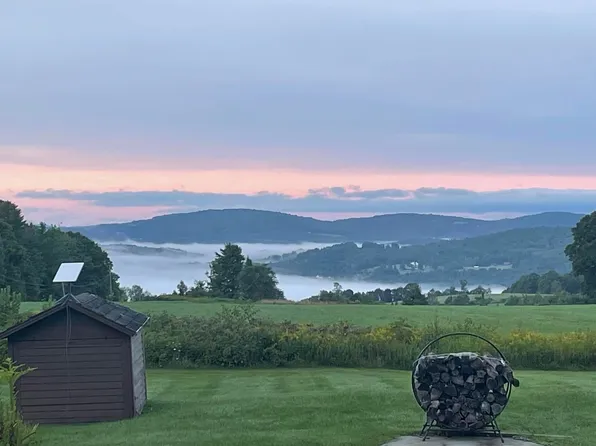586 Old Coach Road, Lyndon, VT 05851