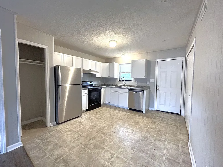 102 Ravenwood Dr #D — Photo 4