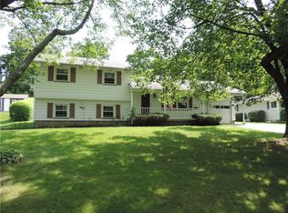 66 Larkspur Ln, Rochester, NY 14622