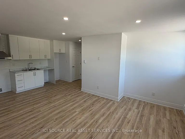 2 Queen St S #6 — Photo 11