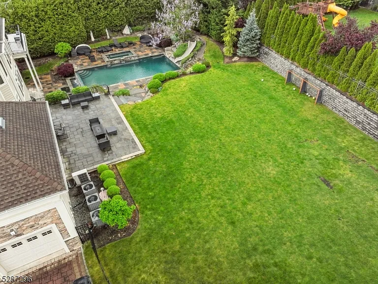 14 Michelle Ln — Photo 4