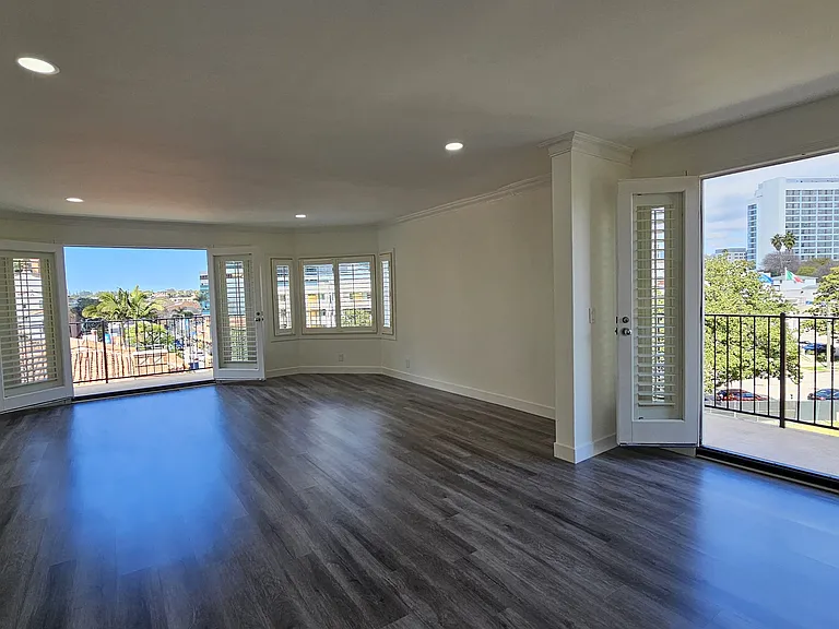 Lindbrook Manor Apartments — Photo 58