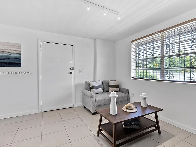 1841 SW 29th Ave — Photo 10