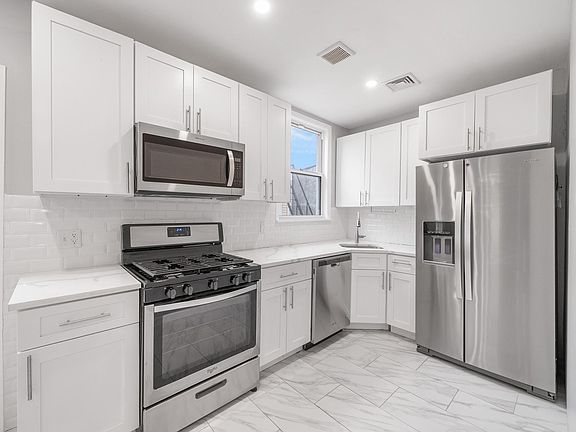 3rd image of 42 Wildey St Floor 2