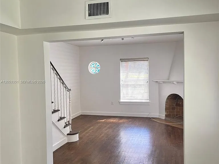 833 W 39th St #2 — Photo 2