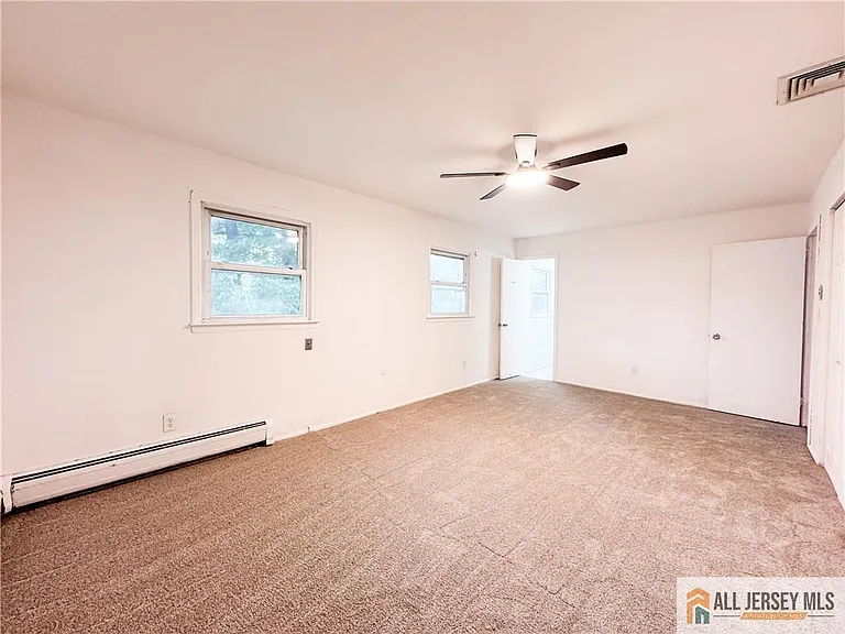 742 Grove Ave — Photo 40