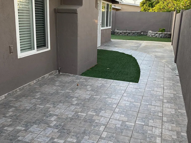 6811 Oxford Dr — Photo 2