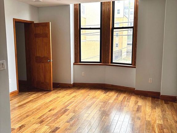 3rd image of 1338 W Girard Ave #2A